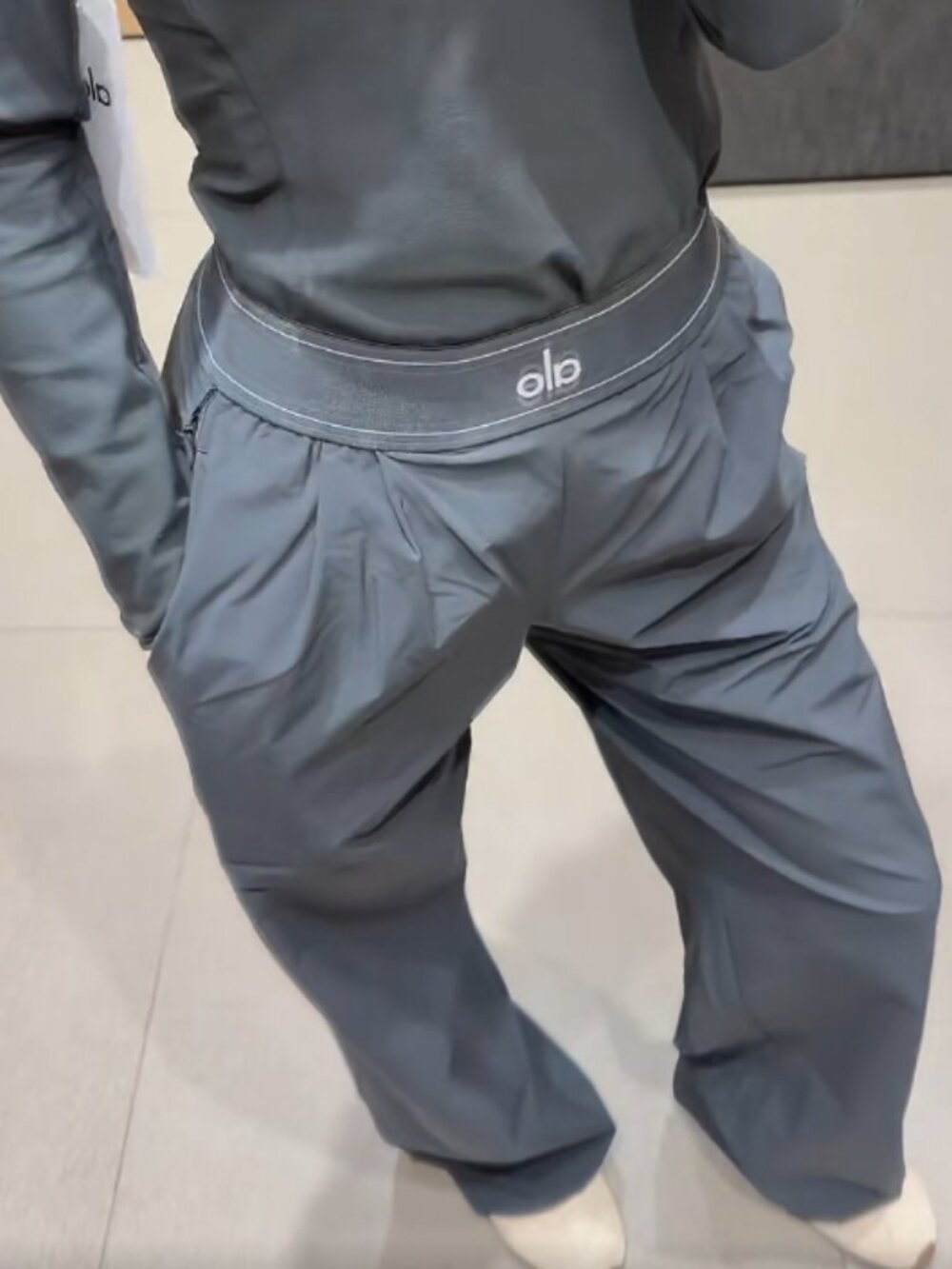 NWT 🧐 Alo Yoga High Rise Wide Leg Suit Up Pant💕 Steel Grey  - (30" inseam)